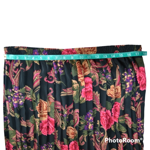 Beautiful Floral and Paisley Alfred Dunner Matching Skirt and Blouse Set - Picture 11 of 16